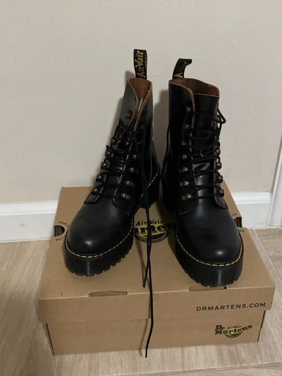 Dr. Martens Leona black leather boots - size 6 Women’s - Picture 5 of 7